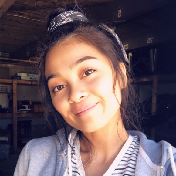 Meet your Posher, Cassandra - Picture 1 of 1